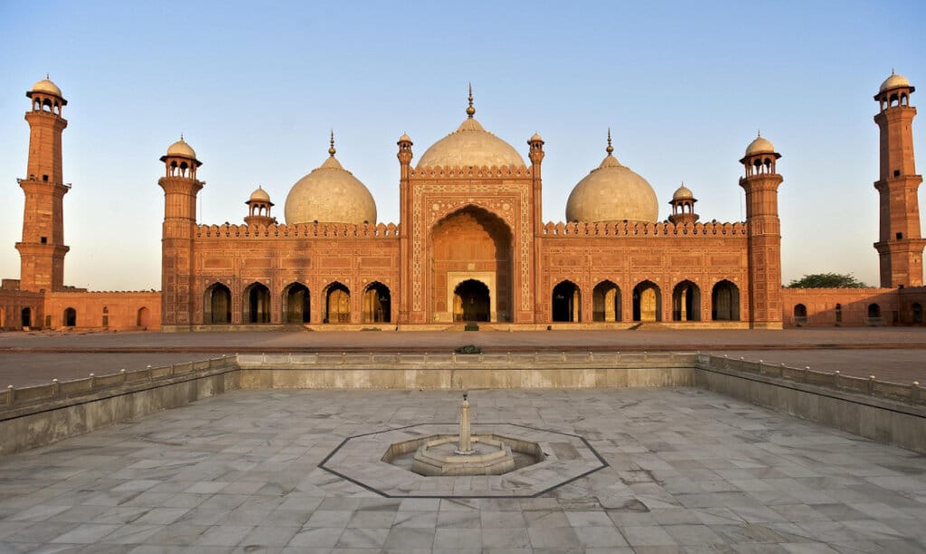Lahore itinerary Day 2 - Visit Badshahi Mosque