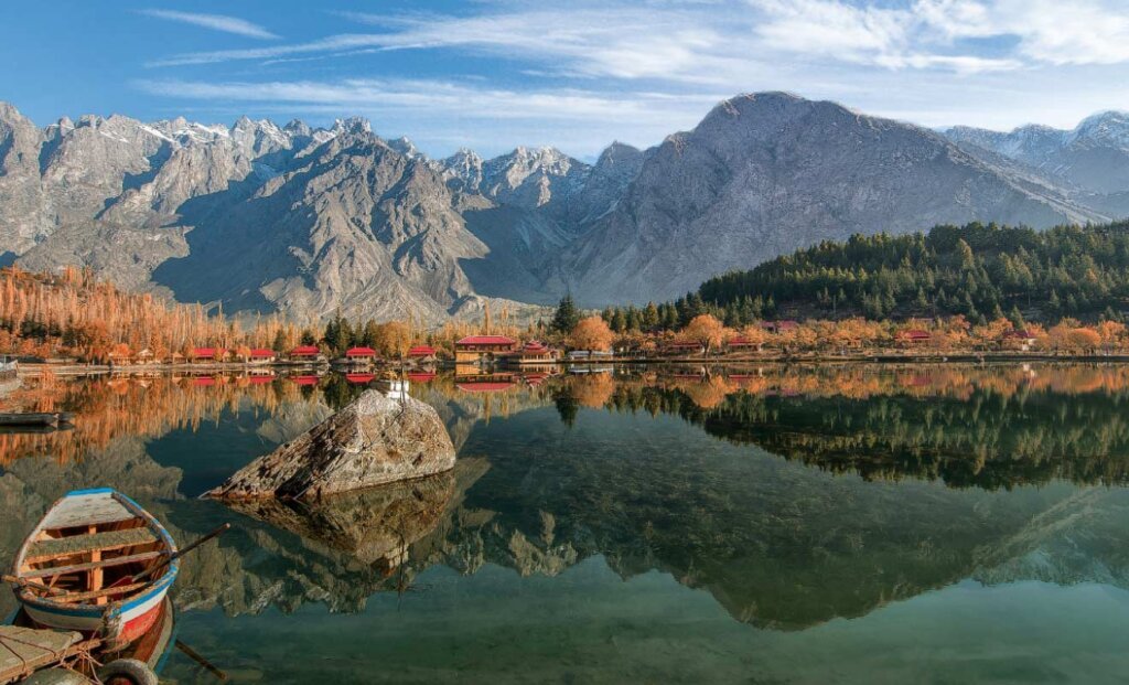 Lower Kachura Lake Skardu (one of the beautiful Places in Pakistan)