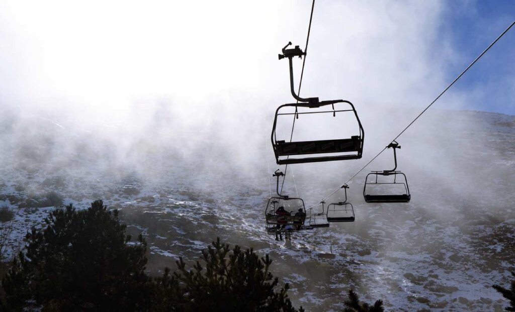 Murree Chairlift (Image by Julio Hernández from Pixabay)