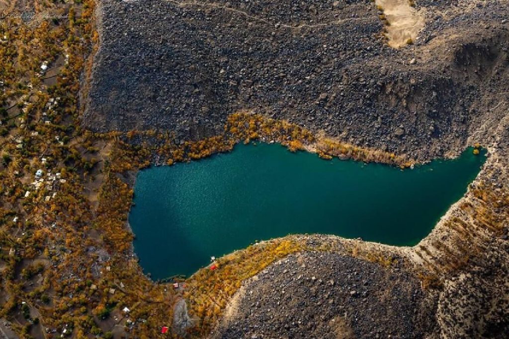 Upper Kachura Lake