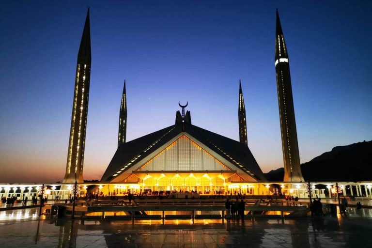 Faisal Mosque Islamabad | A Guide for the First-Time to Mosque