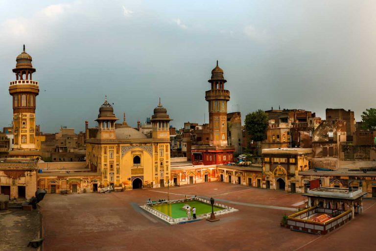 Wazir Khan Mosque-Guide to the can’t miss historical landmark in Lahore