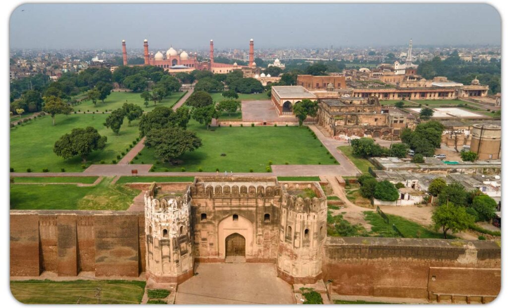 walled city lahore - Shahi Qilla 